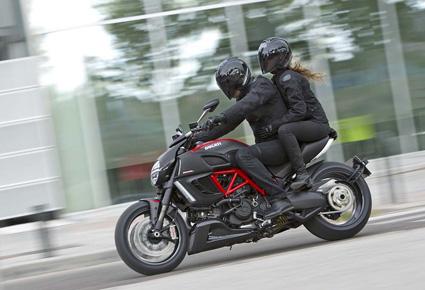 دراجة Ducati Diavel مقابل 20.000 دولار